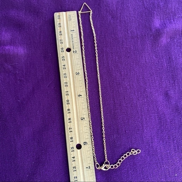 WILA gold triangle necklace - Picture 7 of 8